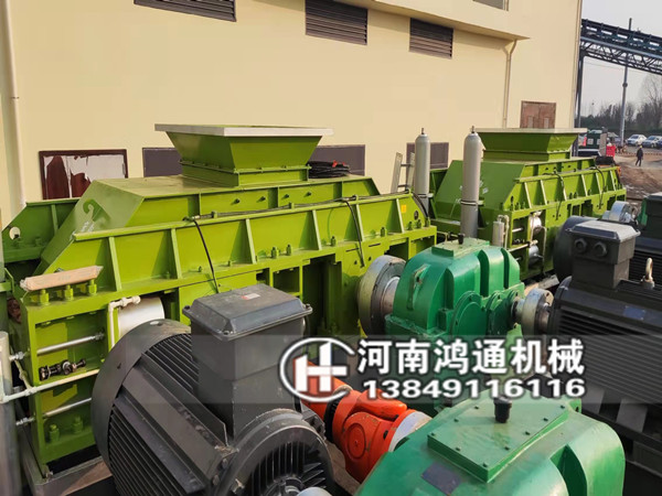 两台2PG1510全自动液压对辊制砂机到达浙江交投集团生产现场​(图2)