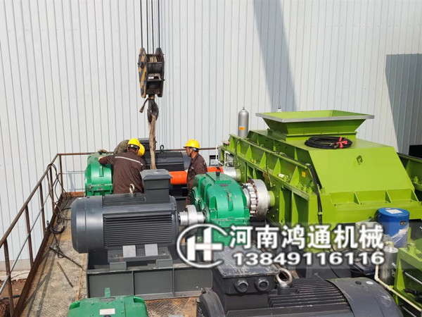 两台2PG1510全自动液压对辊制砂机到达浙江交投集团生产现场​(图4)