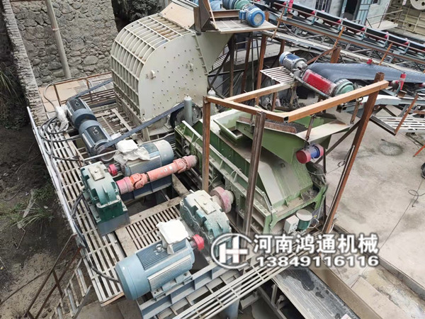 重庆2PG1610瓜米石对辊制砂机正常投入生产(图4)